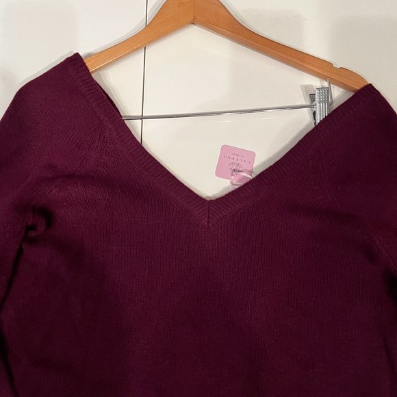 Calypso 100% Cashmere Plum V-Neck Sweater / Size Medium / NWT (Ret: $295) - Picture 3 of 16
